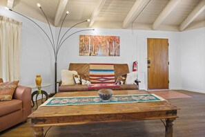 Smart-TV, Bücher, Computerbildschirme