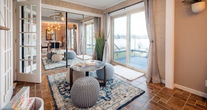 Beautiful lakefront with hot-tub 2bedroom +WiFi on all sports Cooley lake