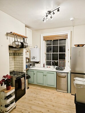 Mikrowelle, Ofen, Herdplatte, Geschirrspüler