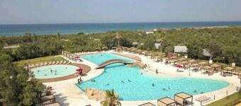 Mobilehome with air conditioning, terrace and pool