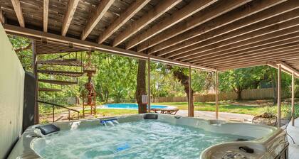 Spacious Family Home w Pool Hot Tub Large Yard