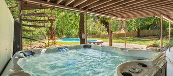 Spacious Family Home w Pool Hot Tub Large Yard