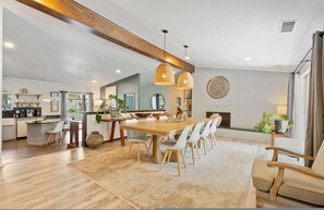 House | 3 bedrooms - Spacious Family Home w Pool Hot Tub Large Yard (Oklahoma City)