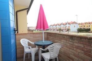 Outdoor dining - Holiday apartment with outdoor pool (Rosolina Mare)