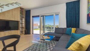 TV - Villa with pool and air conditioning (Vodice)