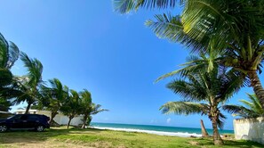 Sun loungers, beach towels - Beachfront Casita en Luquillo – Ocean Views BAD BUNNY READY (Luquillo)