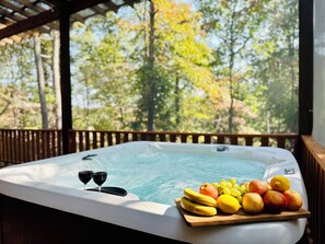 Outdoor spa tub - Rustic Luxury in the Smokies: 3-Level Deck, Treehouse, Hot Tub and Games Galore (Sevierville)