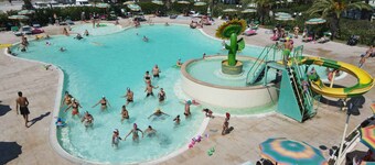 Mobilehome with air conditioning, terrace and pool