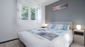 2 bedrooms, iron/ironing board, free WiFi