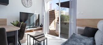 Bright villa 6 ppl, garden, close to the sea