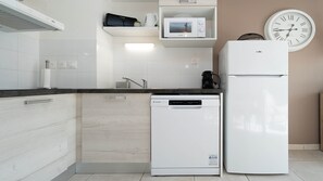 Fridge, microwave, dishwasher, coffee/tea maker