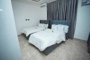 3 bedrooms, iron/ironing board, WiFi, bed sheets