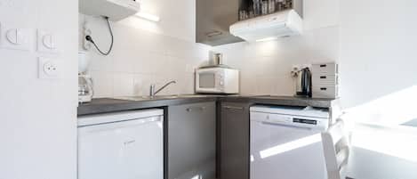 Fridge, microwave, dishwasher, coffee/tea maker