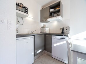 Fridge, microwave, dishwasher, coffee/tea maker