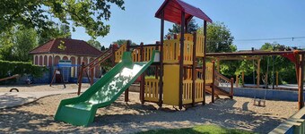 Holiday apartment directly on the water with free beach