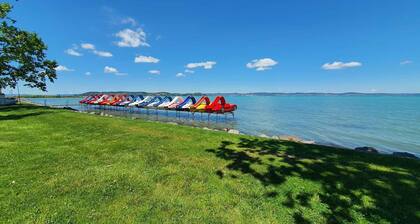Holiday apartment with Wifi, air conditioning and garden pavilion