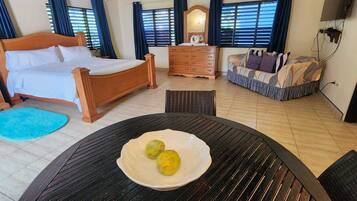 6 chambres, fer et planche Ă repasser, Wi-Fi, draps fournis