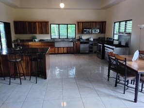 Microwave, stovetop, dishwasher, cookware/dishes/utensils - Relaxo Negril Villa, 6-bedroom, 5 bathroom villa in West End with WiFi, AC (West End)