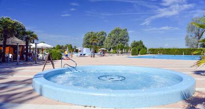 Mobilehome with air conditioning, terrace and pool