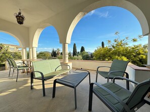 Outdoor dining - Little paradise (Sanary-sur-Mer)