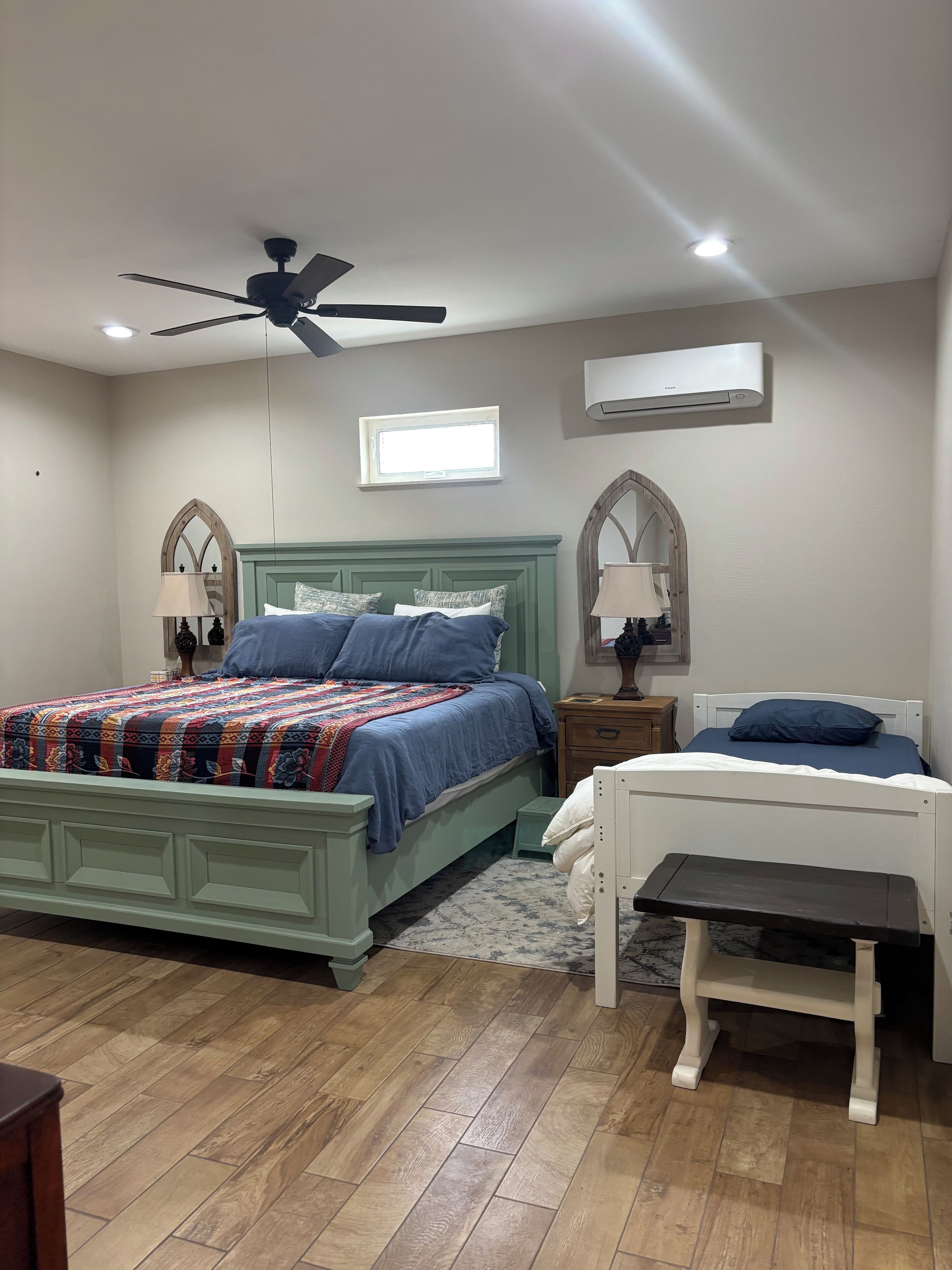 1 室のベッドルーム、アイロン / アイロン台、WiFi (無料)、ベッドシーツ