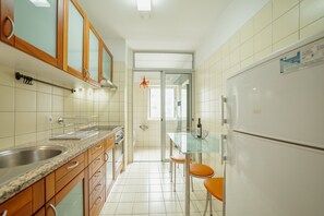 Fridge, microwave, oven, coffee/tea maker