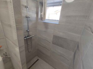 Bathroom - Holiday home with WLAN, air conditioning and terrace (Siófok)