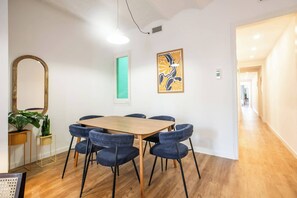 Dining - 33PAR1094 - Magnific 2BR Flat in Poble Sec (Barcelona)