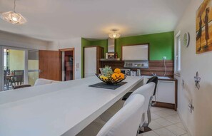 Dining - Holiday apartment with large terrace near the beach and air conditioning (Soline)