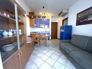 TV - Holiday apartment with pool near the sea (Bibione)