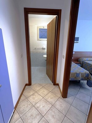 1 bedroom, WiFi - Holiday apartment with pool near the sea (Bibione)