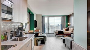 Deluxe Studio, City View | Private kitchen - Ava's Suite 37th FLR PALMS PLACE (Las Vegas)