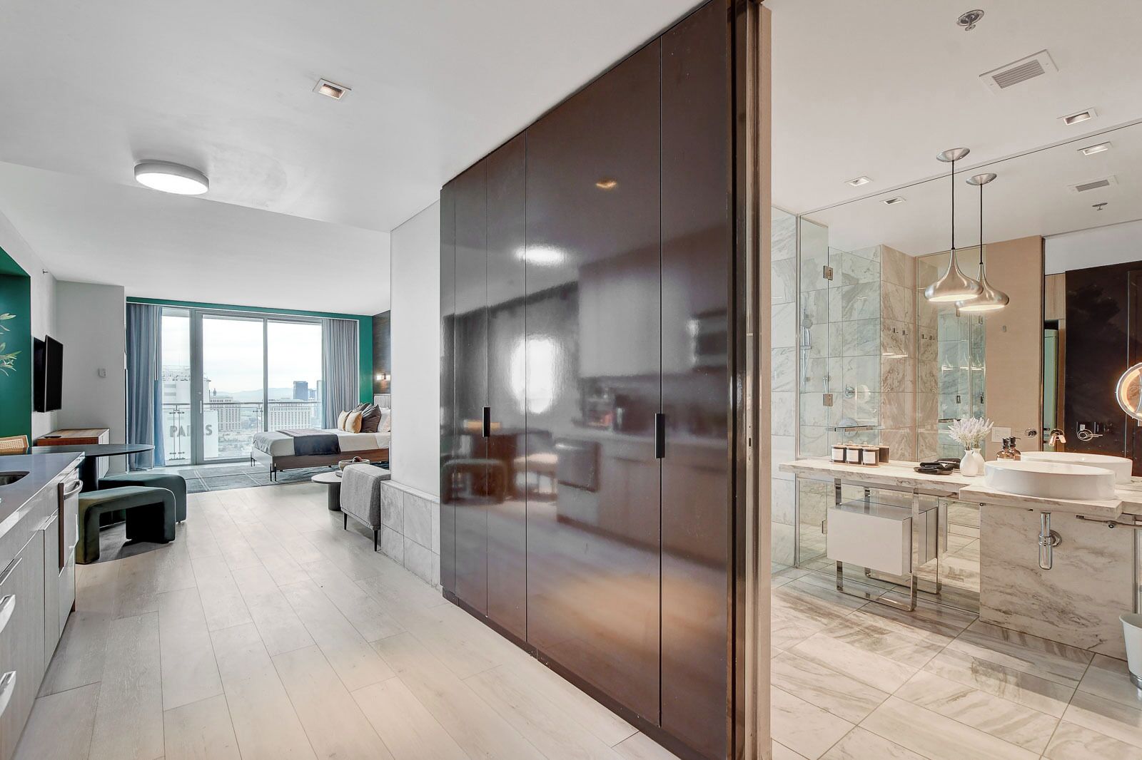 Deluxe Studio, City View | Frette Italian sheets, premium bedding, in-room safe, soundproofing