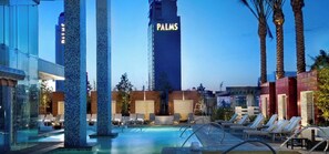 Seasonal outdoor pool - Ava's Suite 37th FLR PALMS PLACE (Las Vegas)