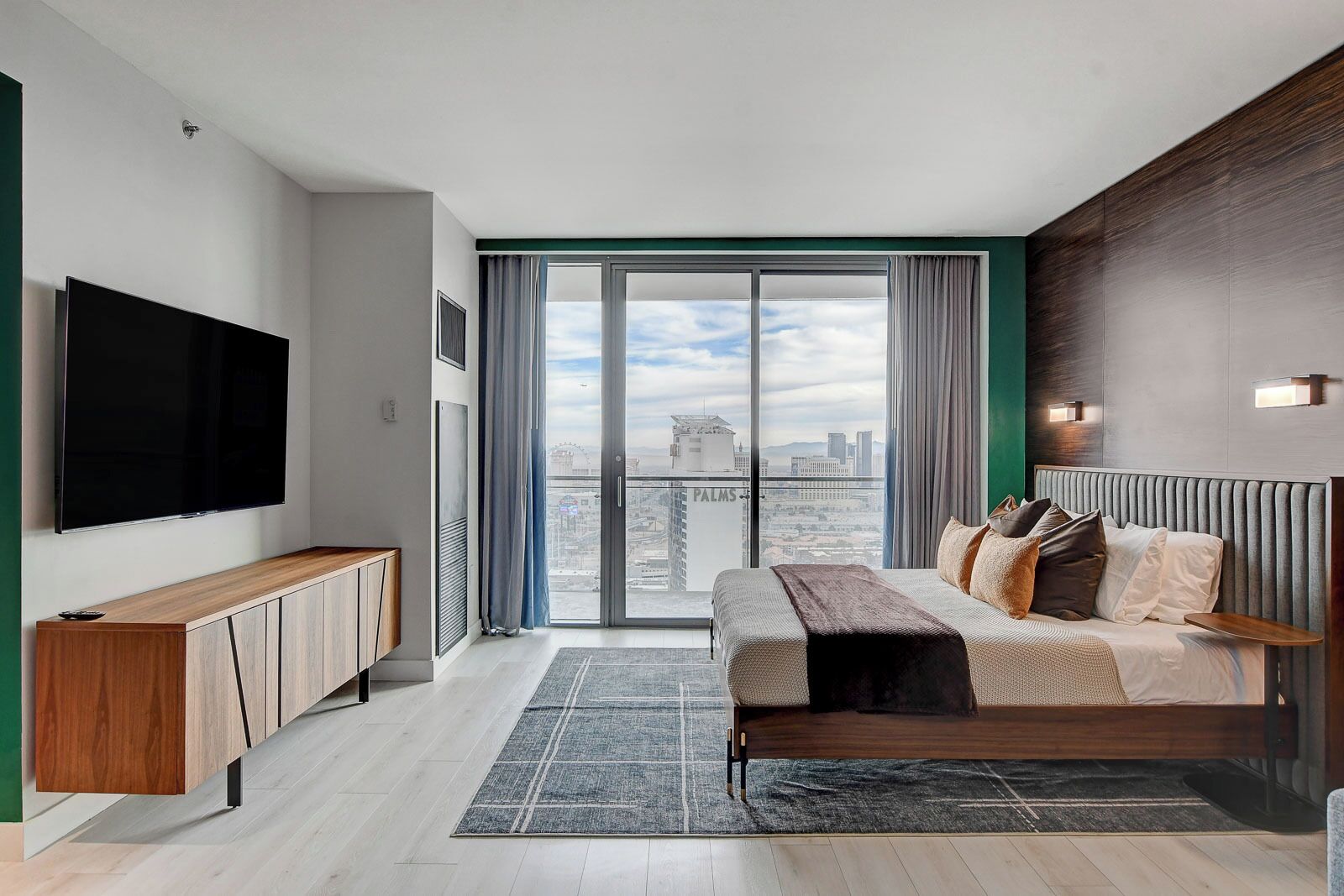 Deluxe-studio, kaupunkinäköala | Italialaiset Frette-lakanat, ylelliset vuodevaatteet