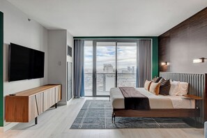 Deluxe-studio, kaupunkinäköala | Italialaiset Frette-lakanat, ylelliset vuodevaatteet