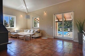 Fernseher, Kamin
