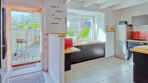 Fridge, oven, toaster, cookware/dishes/utensils