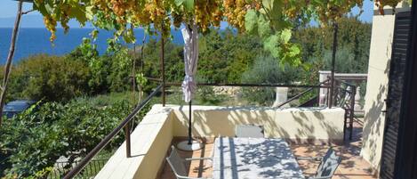 تناول الطعام بالخارج