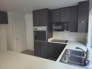 ميكروويف، فرن، موقد طهي مسطح، غسالة أطباق