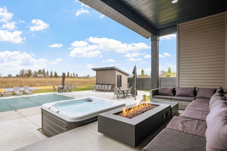 テラス / パティオ. 7bd 8bath Hot tub, Pool, Game Room, Sauna, Professional Pickleball Court