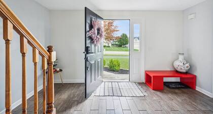 Spacious 4-bedroom house in charming Perrysburg with WiFi and AC