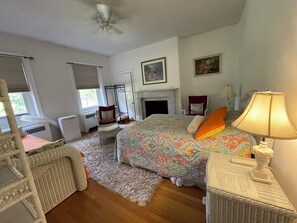 3 bedrooms, desk, iron/ironing board, WiFi