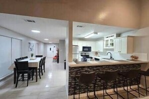 Dining - Rest A While Townhome (Tyler)