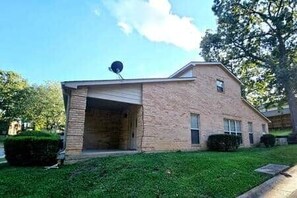 Exterior - Rest A While Townhome (Tyler)