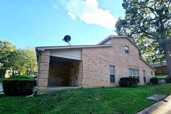 Exterior - Rest A While Townhome (Tyler)