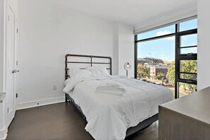 2 bedrooms, internet - Contemporary | Downtown | Views (Washington)
