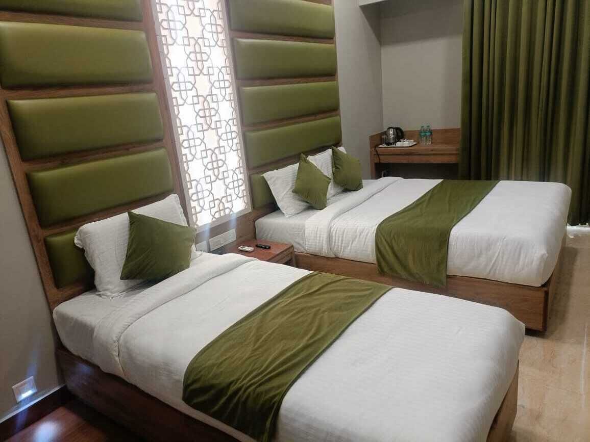 Deluxe Triple Room, 1 Bedroom | Desk, laptop workspace, iron/ironing board, free WiFi