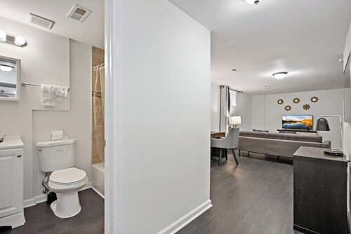 Easy | METRO | 1 min WALK | Simple space | Comfy