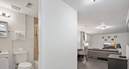 Easy | METRO | 1 min WALK | Simple space | Comfy